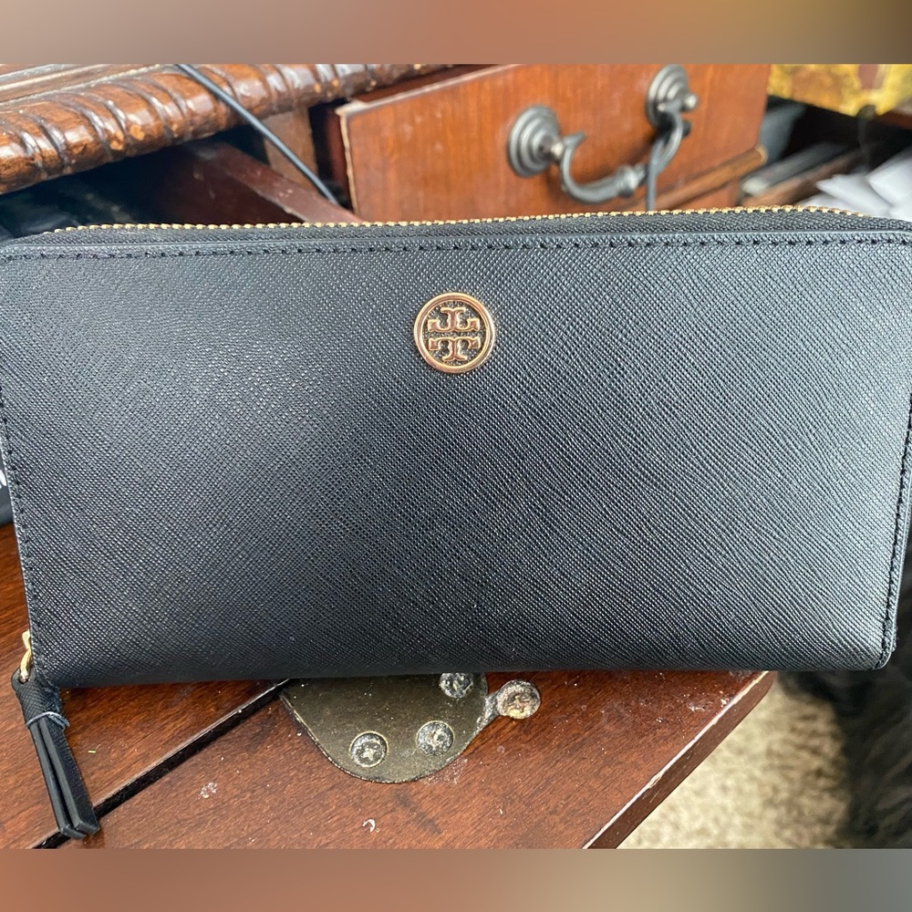 Tory Burch Saffiano Wallet